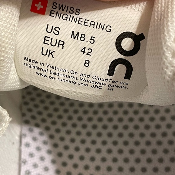 Mens On Cloud Running Shoes - Picture 4 of 7